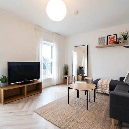 The Battersea Place - Charming 4Bdr Flat لندن المظهر الخارجي الصورة