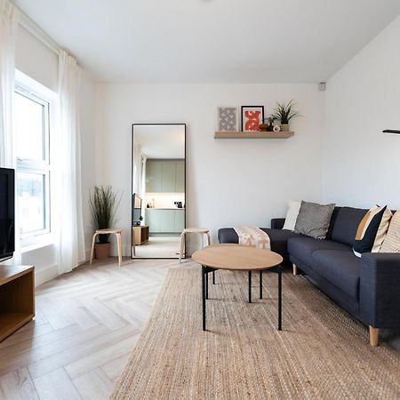 The Battersea Place - Charming 4Bdr Flat لندن المظهر الخارجي الصورة